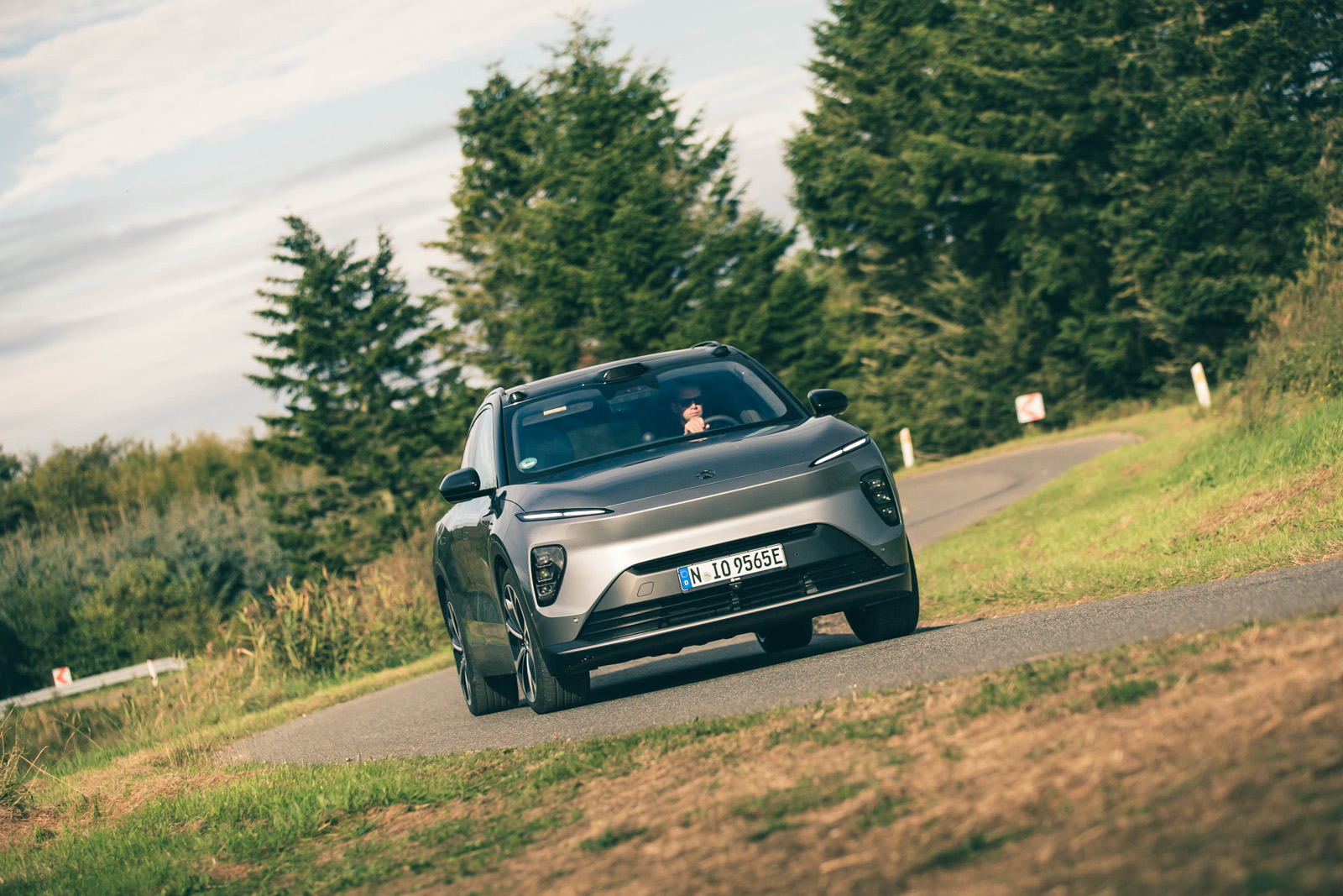 حرکت نیو EL8 در جاده