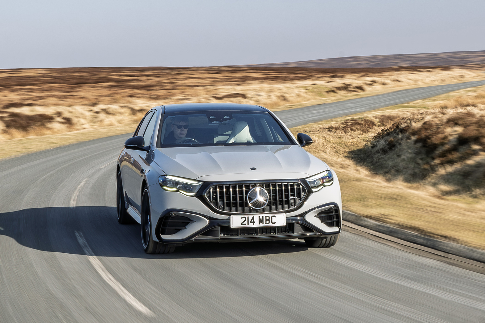 نمای خارجی مرسدس-AMG E53 در نور روز