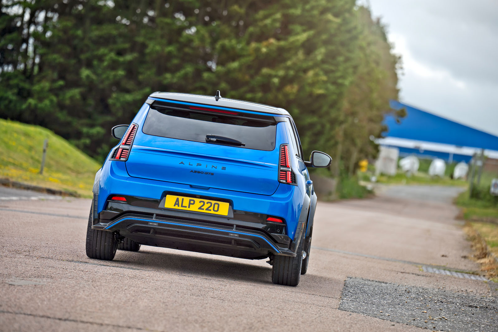 هندلینگ آلپاین A290 از نمای عقب