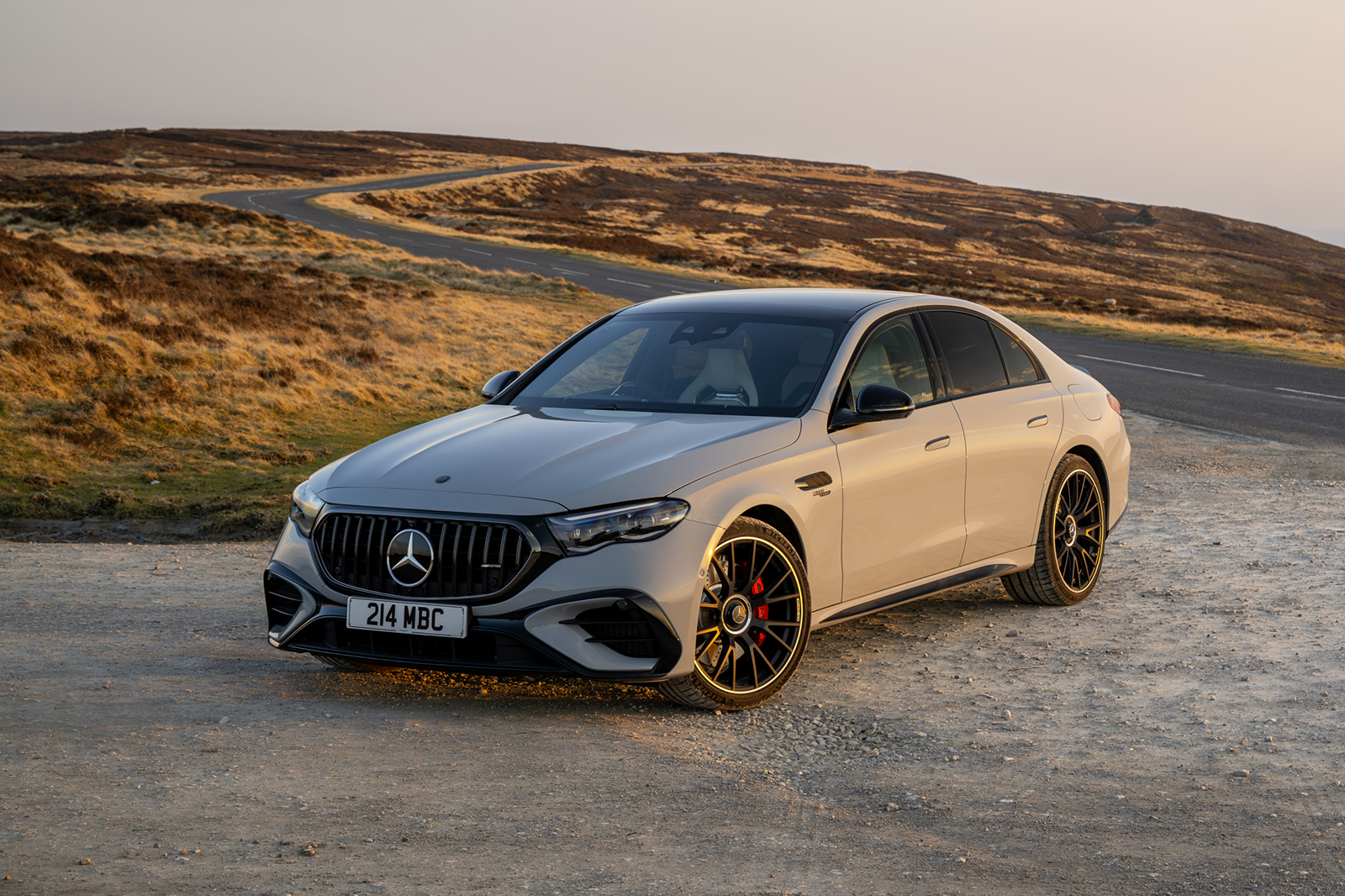 مرسدس-AMG E53 در حال پیچیدن با دقت
