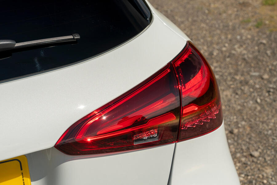 نمای چراغ عقب مرسدس-AMG A45 S پس از فیس‌لیفت ۲۰۲۳