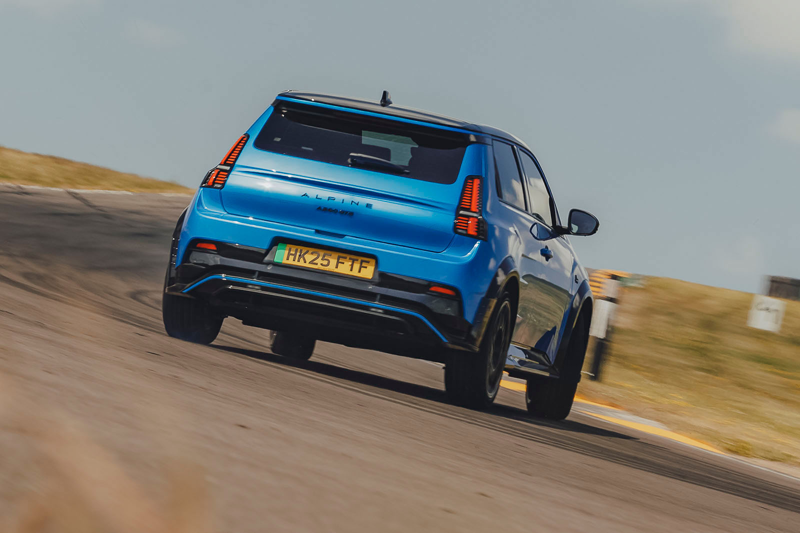 طراحی عقب آلپاین A290 در حال پیچیدن