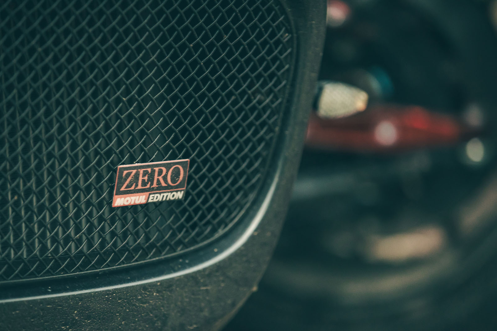 نشان جلو و جزئیات طراحی GBS Zero