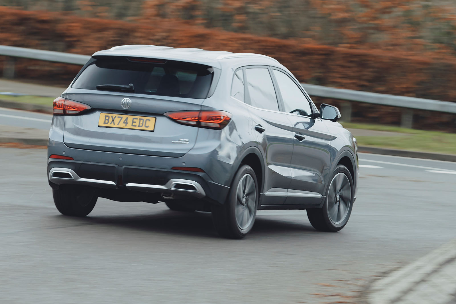 پیچیدن ام جی ZS هیبریدی