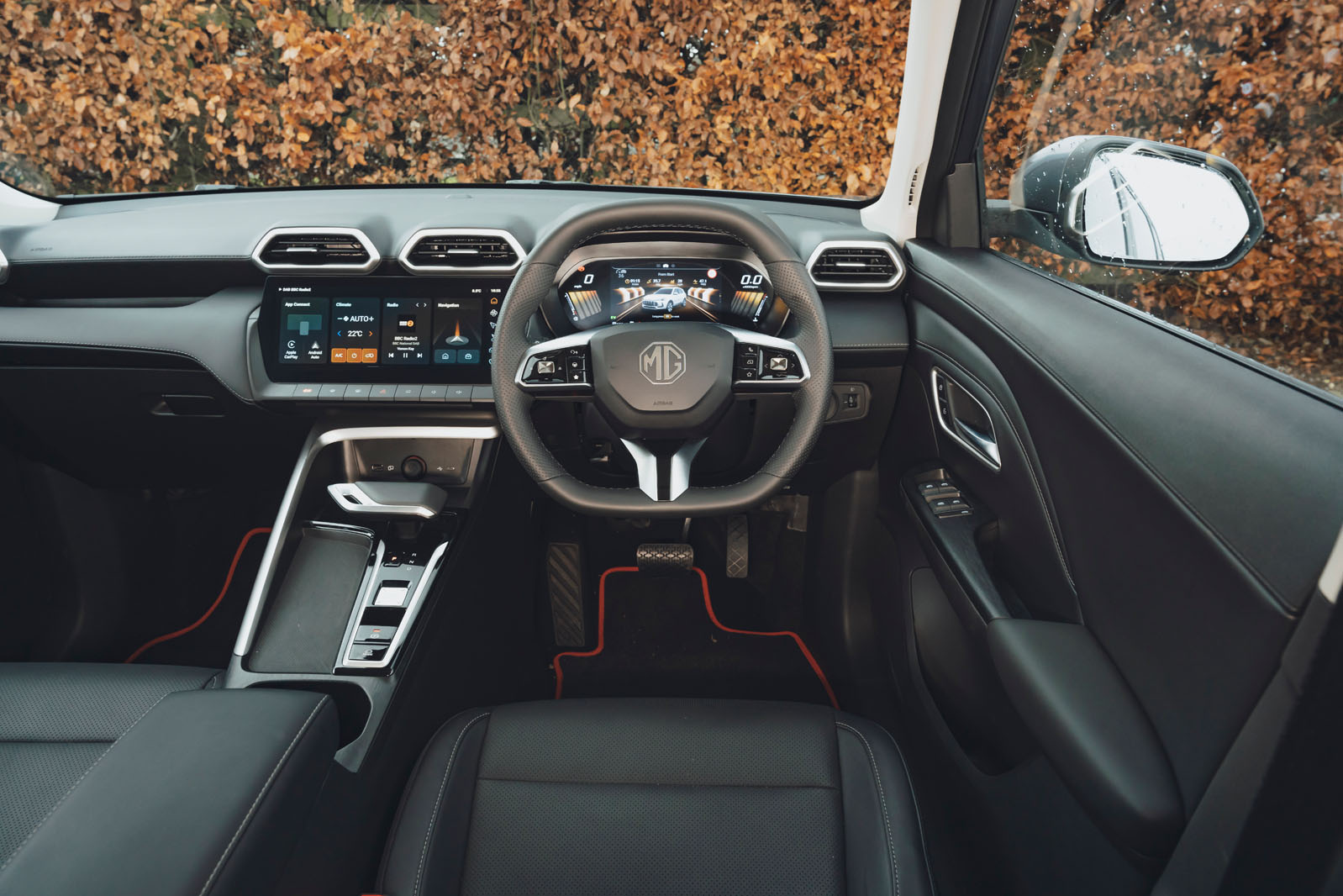 نمای داشبورد ام جی ZS هیبریدی