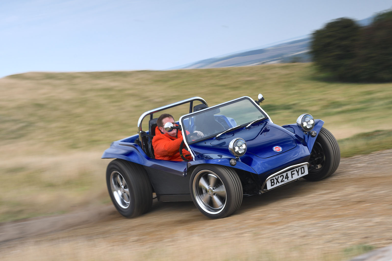 نمای جانبی میکا میون در حرکت نمایشی