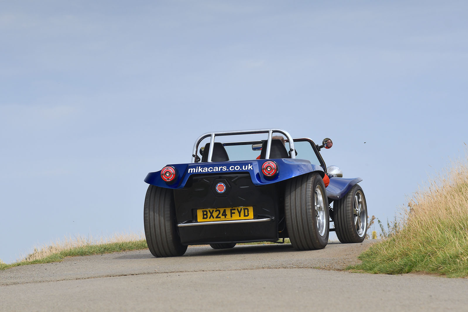 پیچیدن میکا میون از نمای عقب