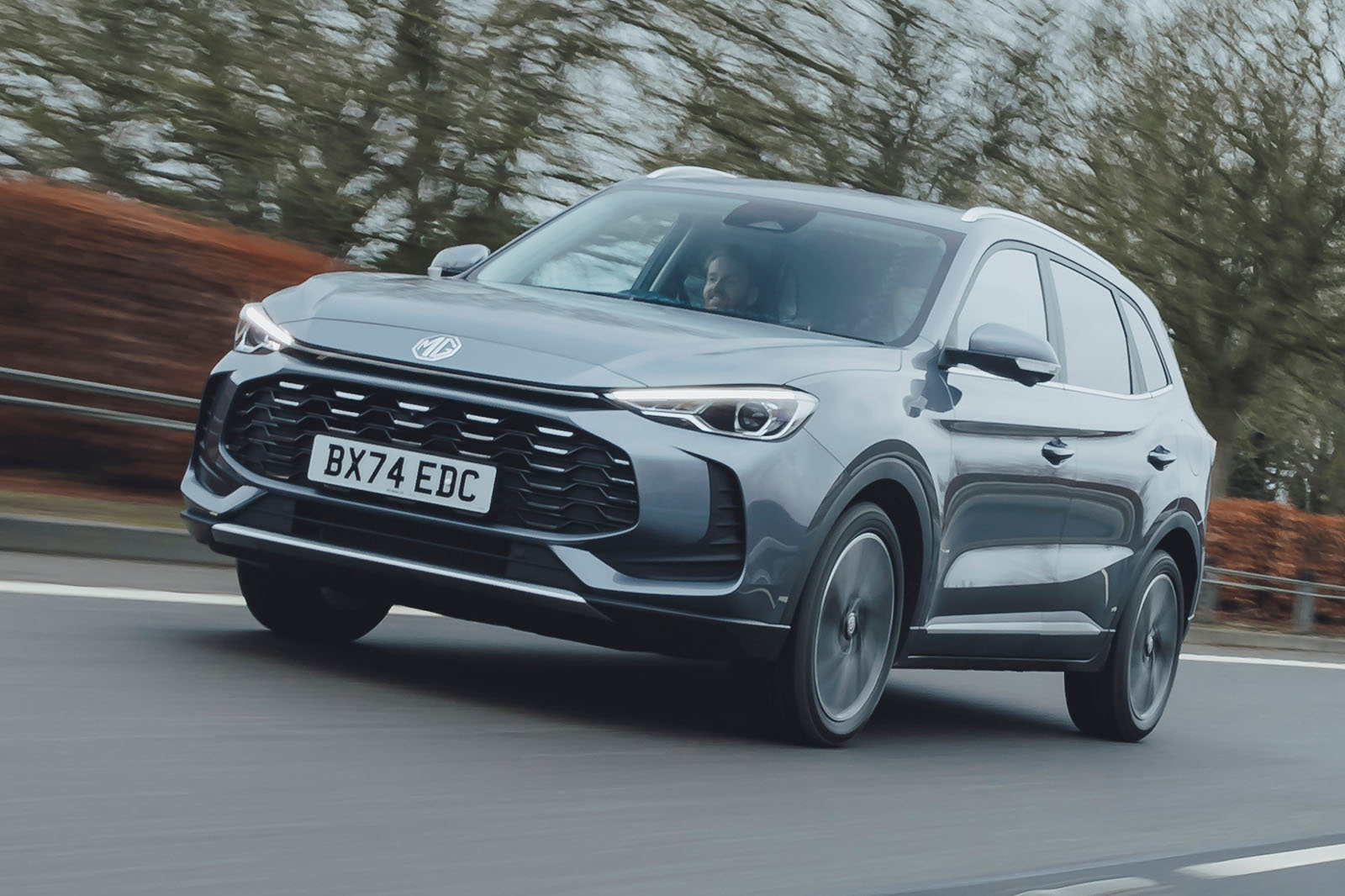 نمای جلو ام جی ZS هیبریدی