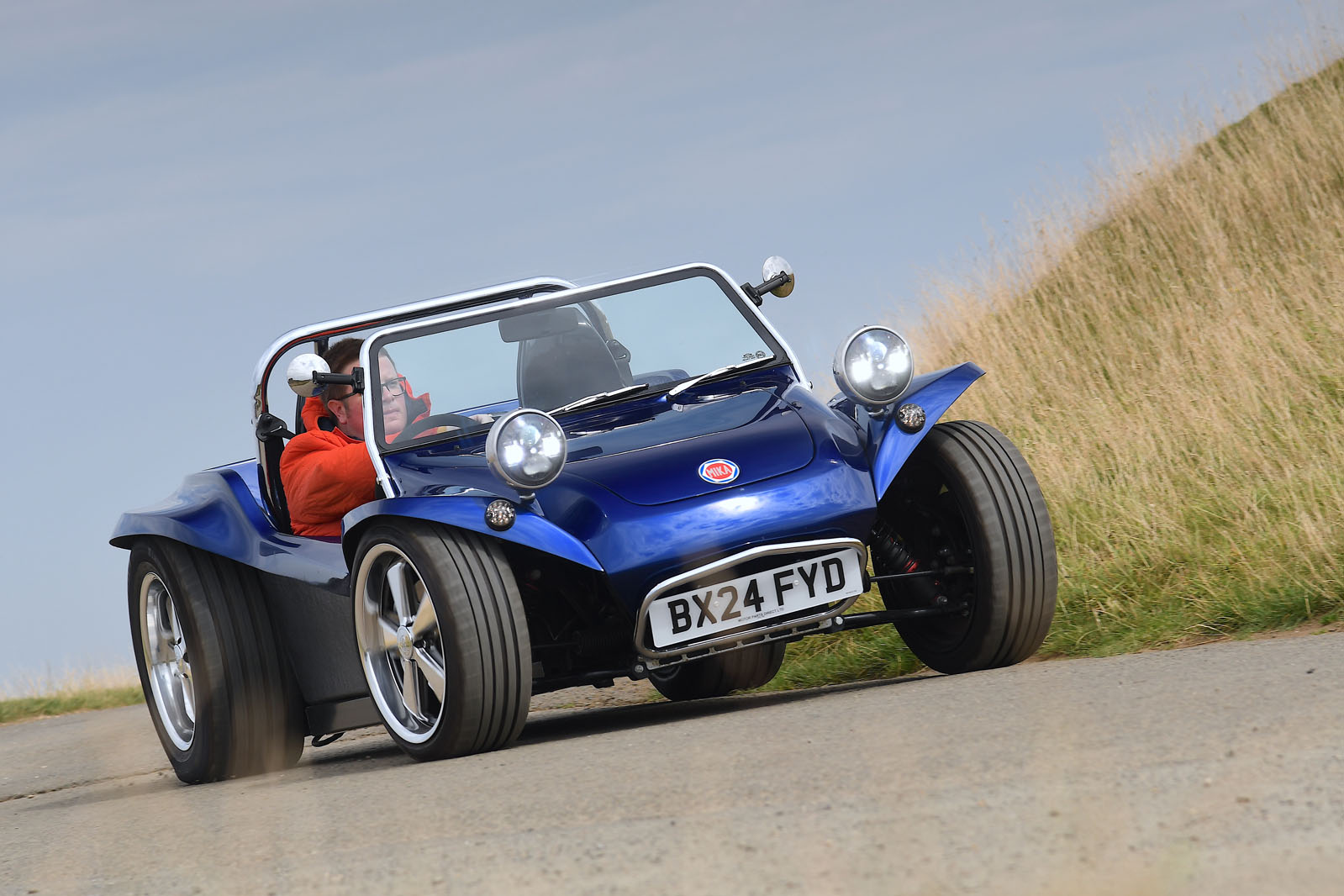 نمای جلو میکا میون در پیچ