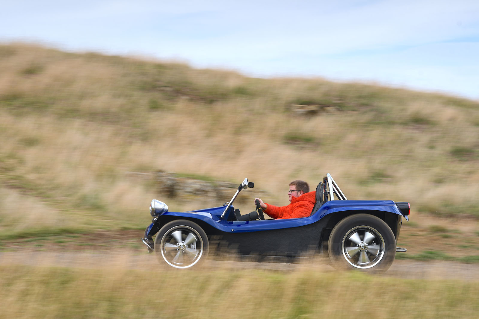 نمای جانبی میکا میون در حال حرکت
