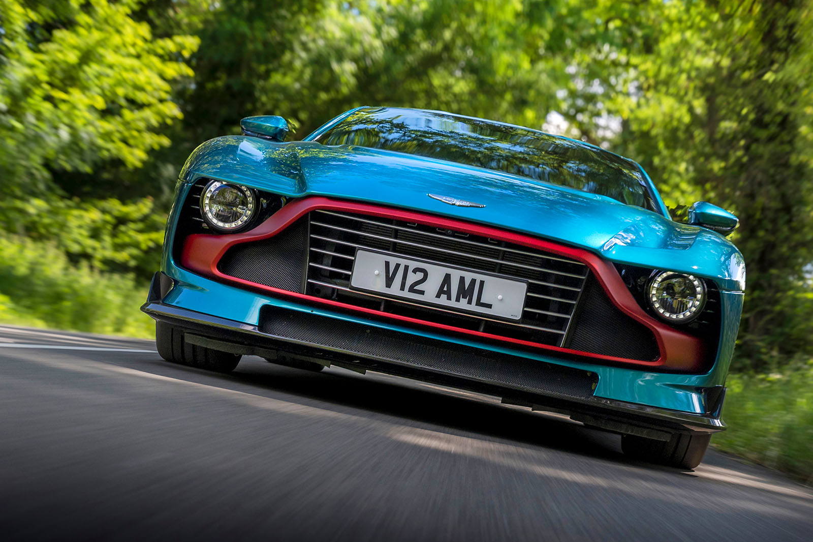 نمای جلو ولور در حال حرکت