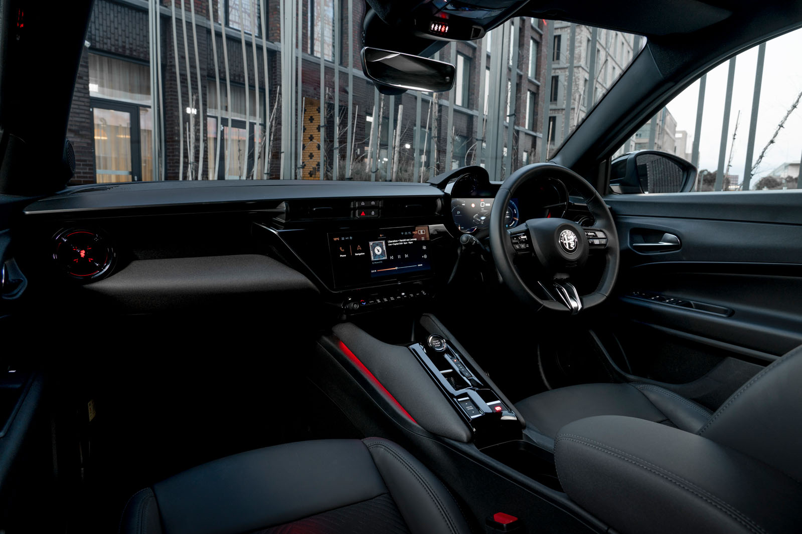 نمای داشبورد آلفارومئو جونیور