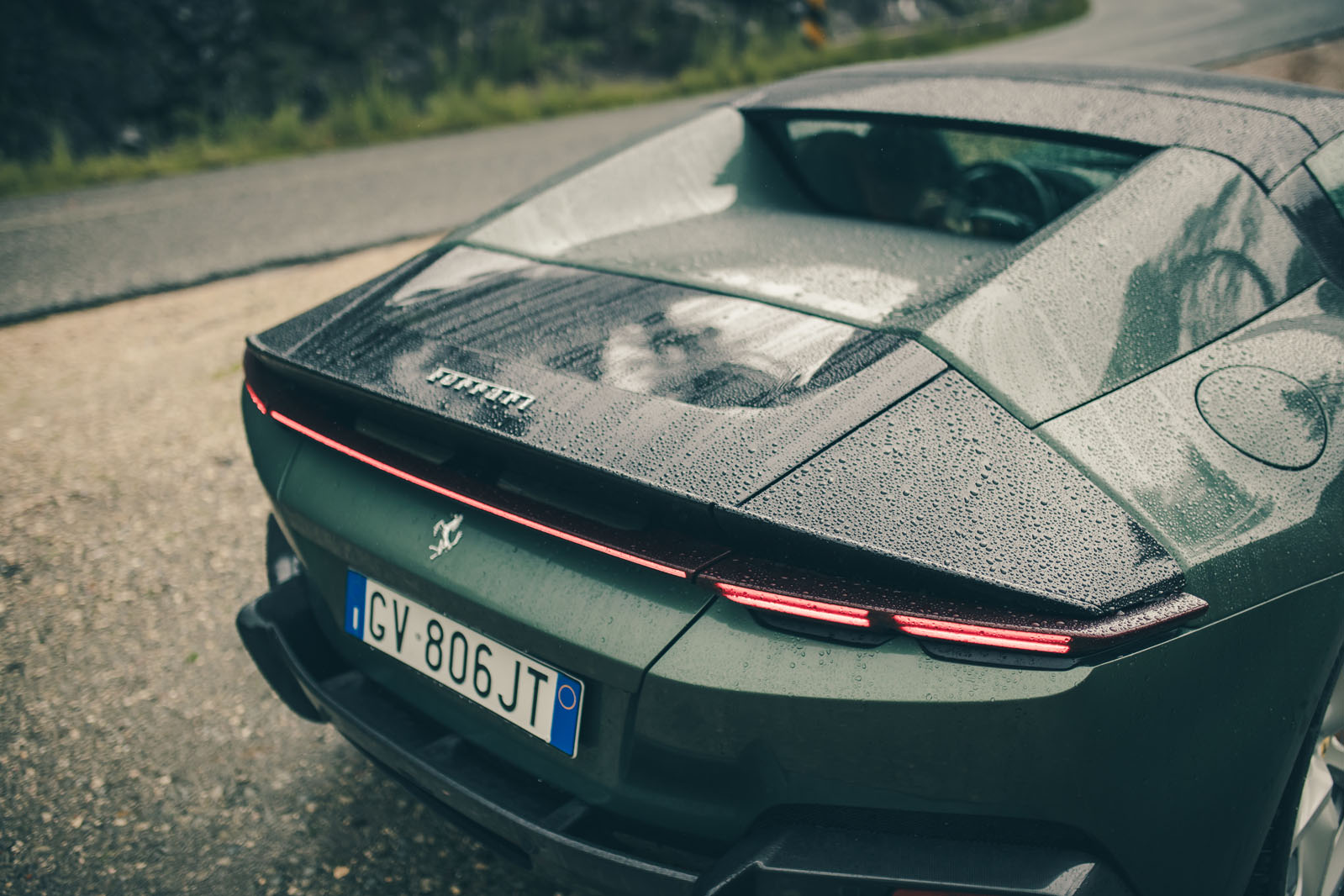 جزئیات طراحی عقب فراری 12 سیلیندری اسپایدر 2025