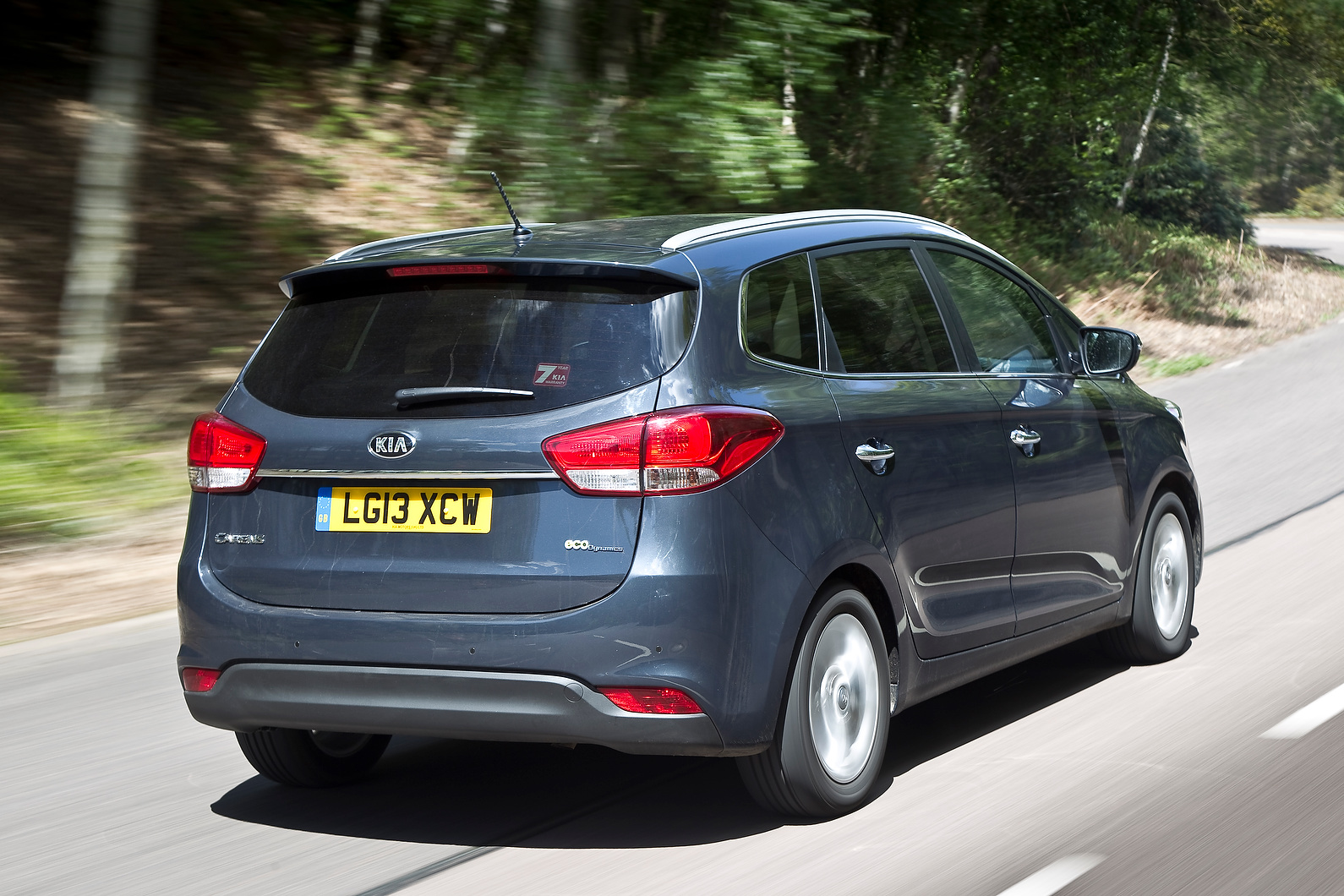 نمای سه ربع عقب کیا کارنس