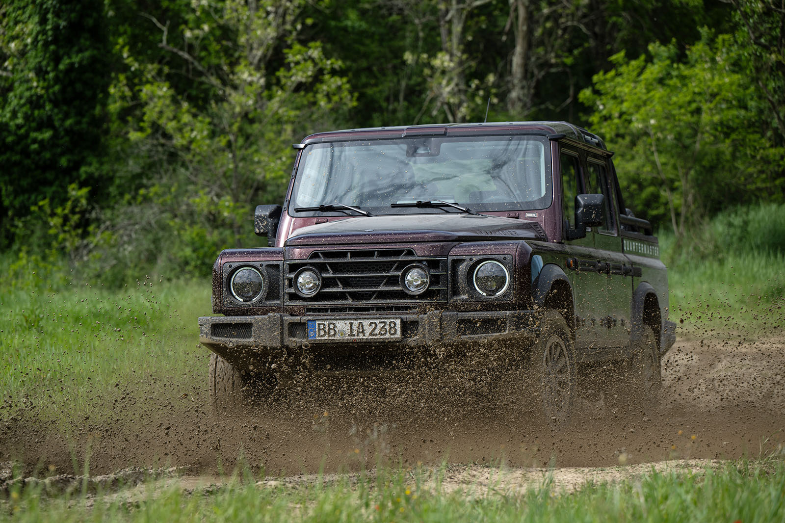 اینئوس کوارترمستر در مسیر آفرود