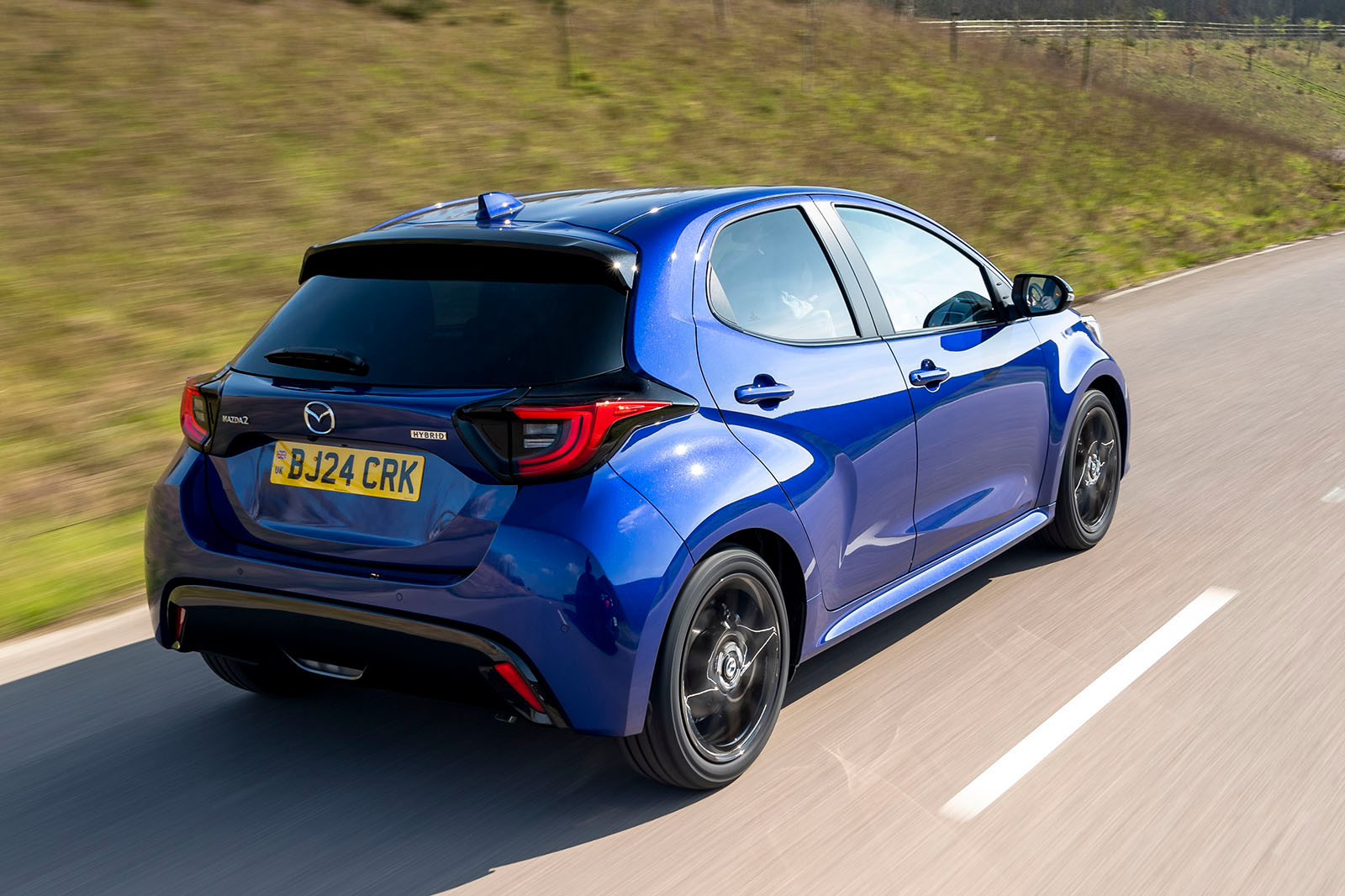 نمای عقب مزدا 2 هیبرید