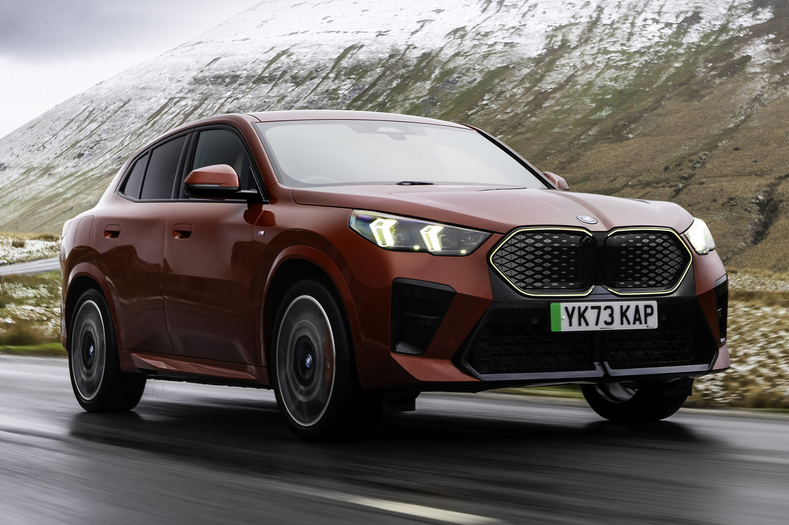 نمای اصلی ب ام و iX2