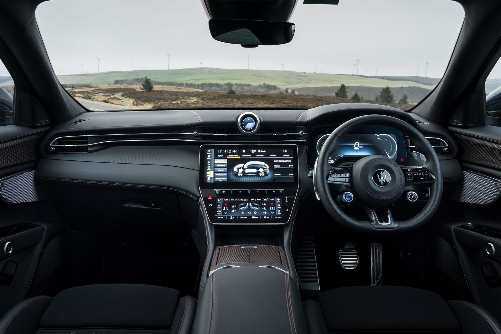 نمای داشبورد مازراتی گرکاله فولگوره 2025