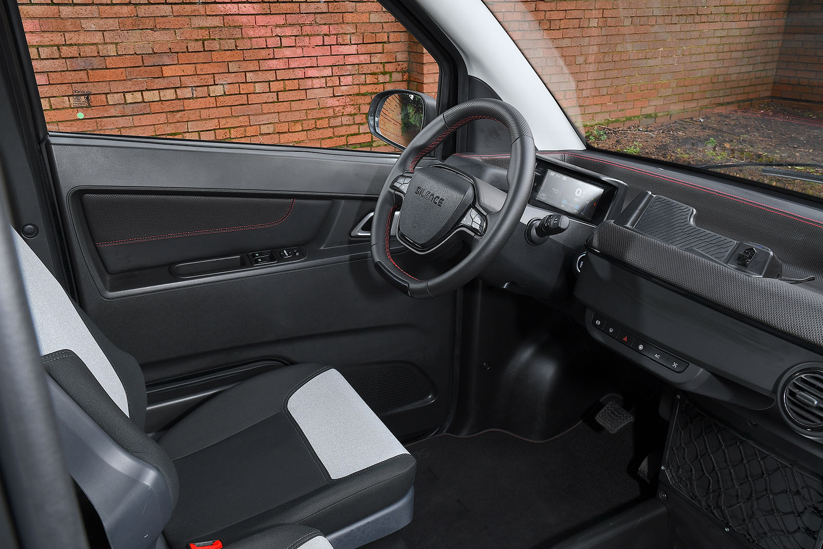 Silence S04 کابین داخلی