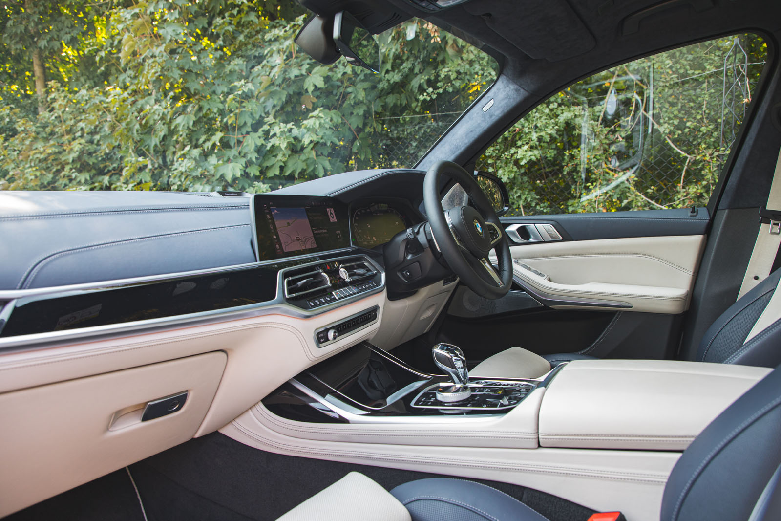 بررسی تست جاده ب ام و X7 2020 - کابین