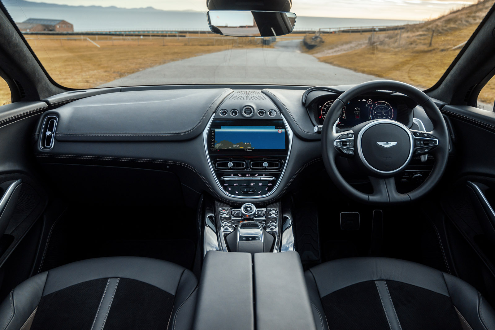 داشبورد Aston Martin DBX707 2022