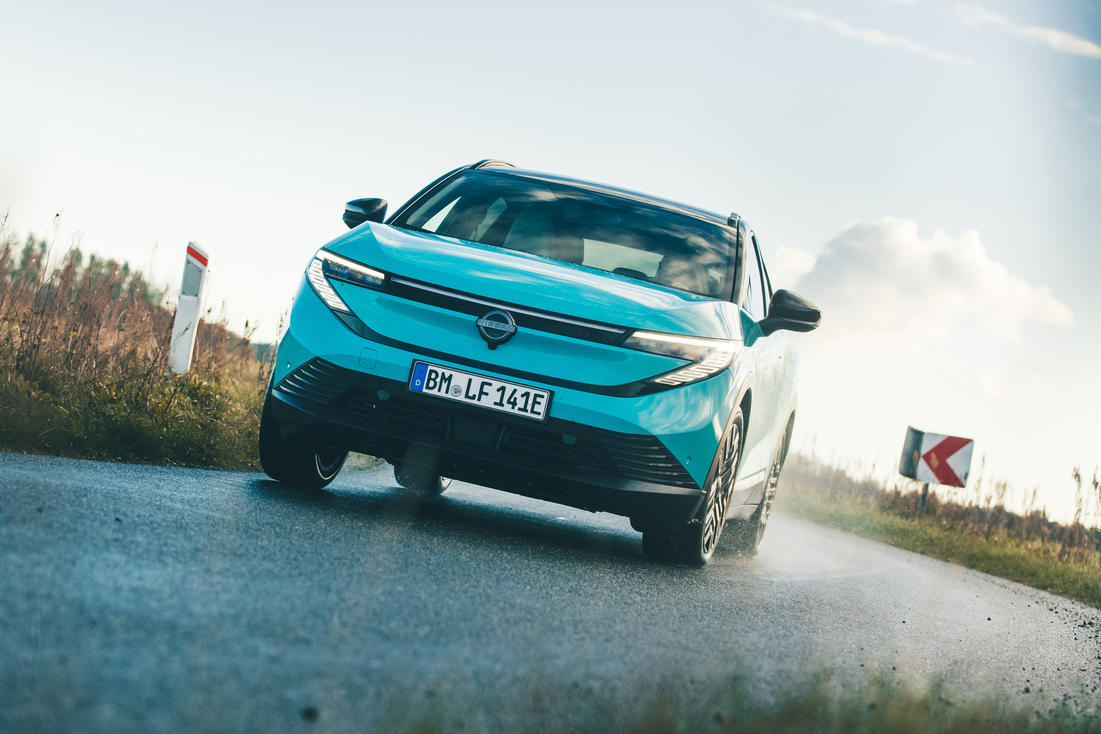 نیسان لیف ۲۰۲۶ در حال حرکت