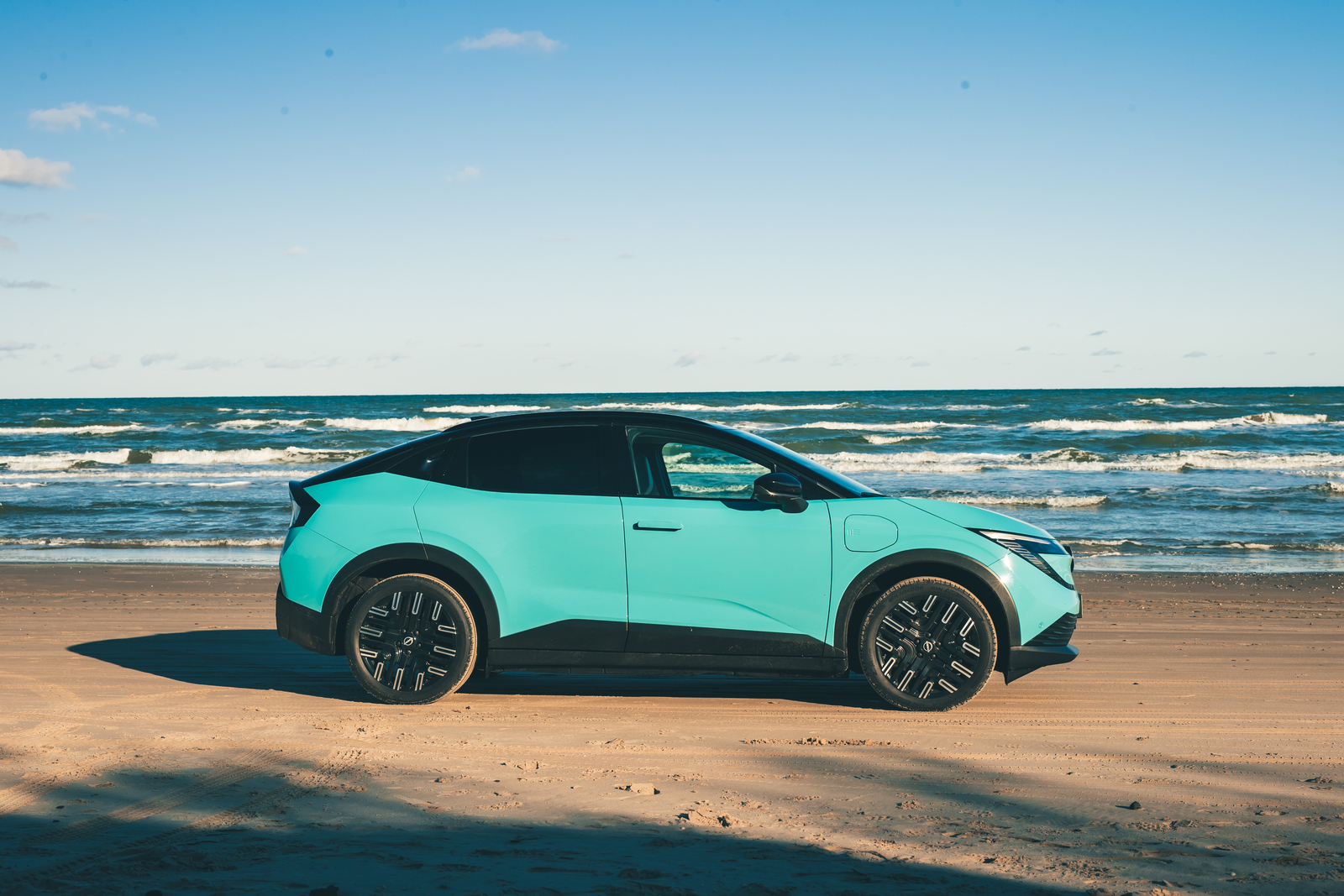 نمای عقب نیسان لیف ۲۰۲۶ با چراغ‌های سه‌بعدی منحصربه‌فرد