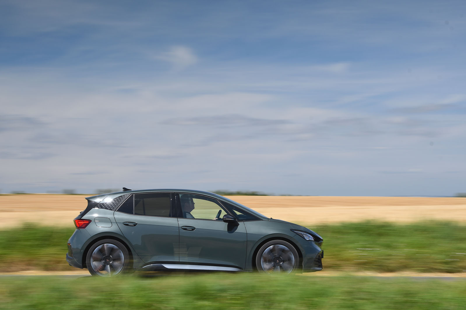 کوپرا بورن VZ در حال رانندگی