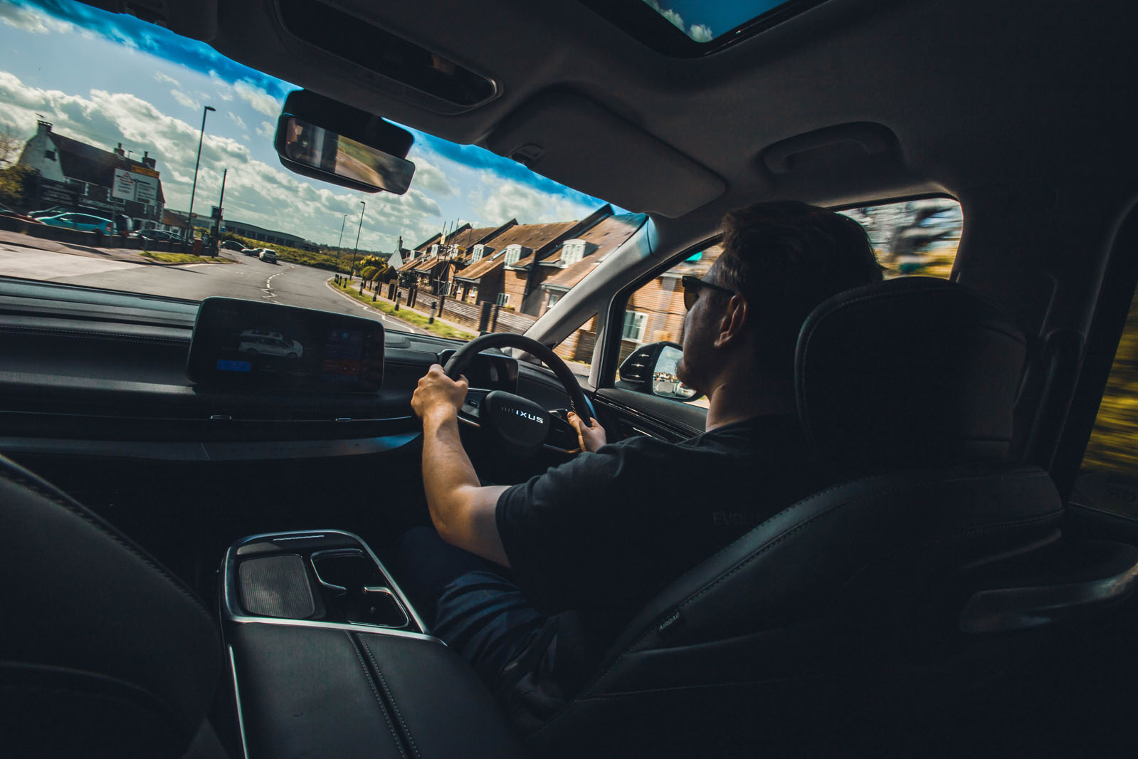 کابین و موقعیت رانندگی مکسوس میفا 9