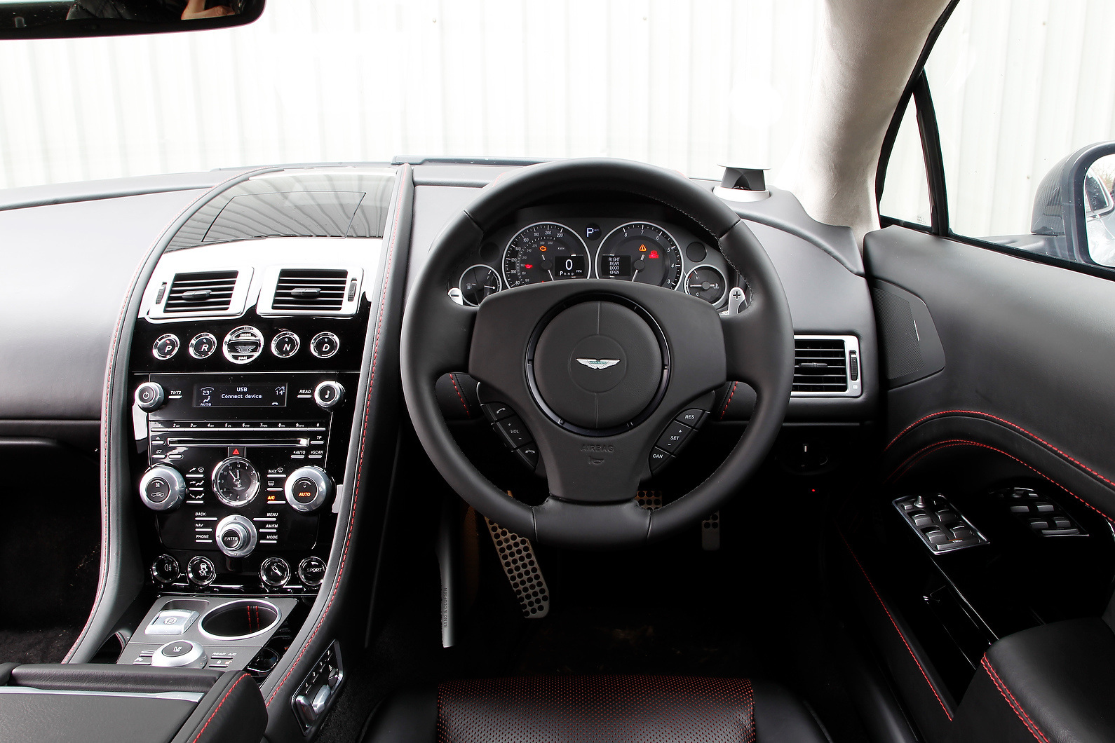 فضای داخلی استون مارتین رپید اس