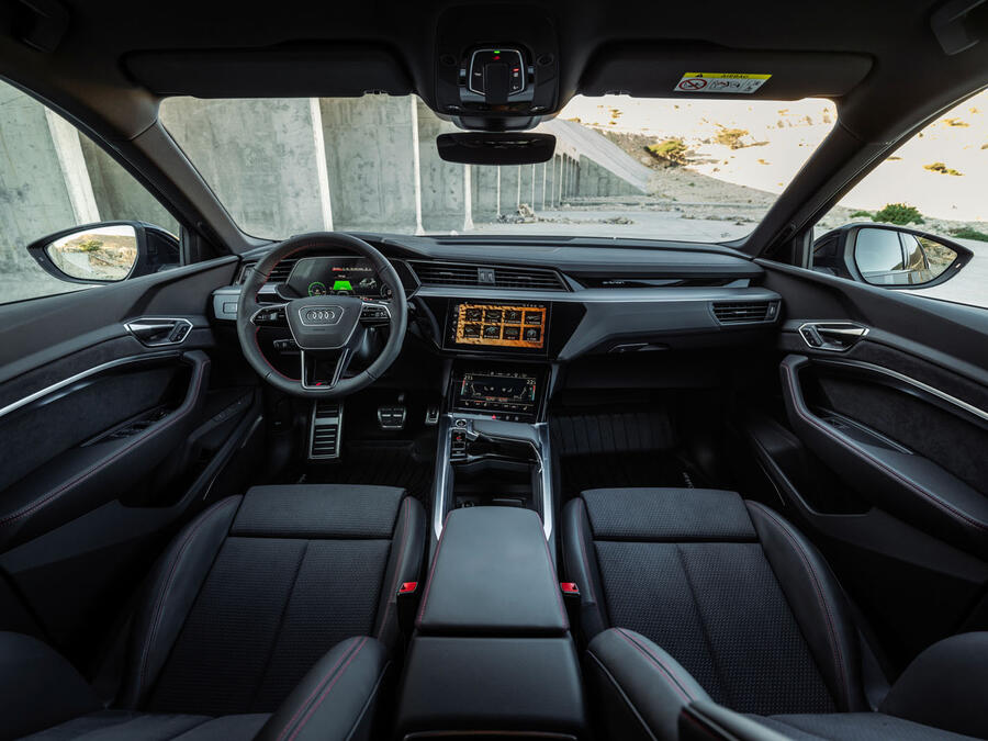 داشبورد و کابین آئودی Q8 E-tron داکار