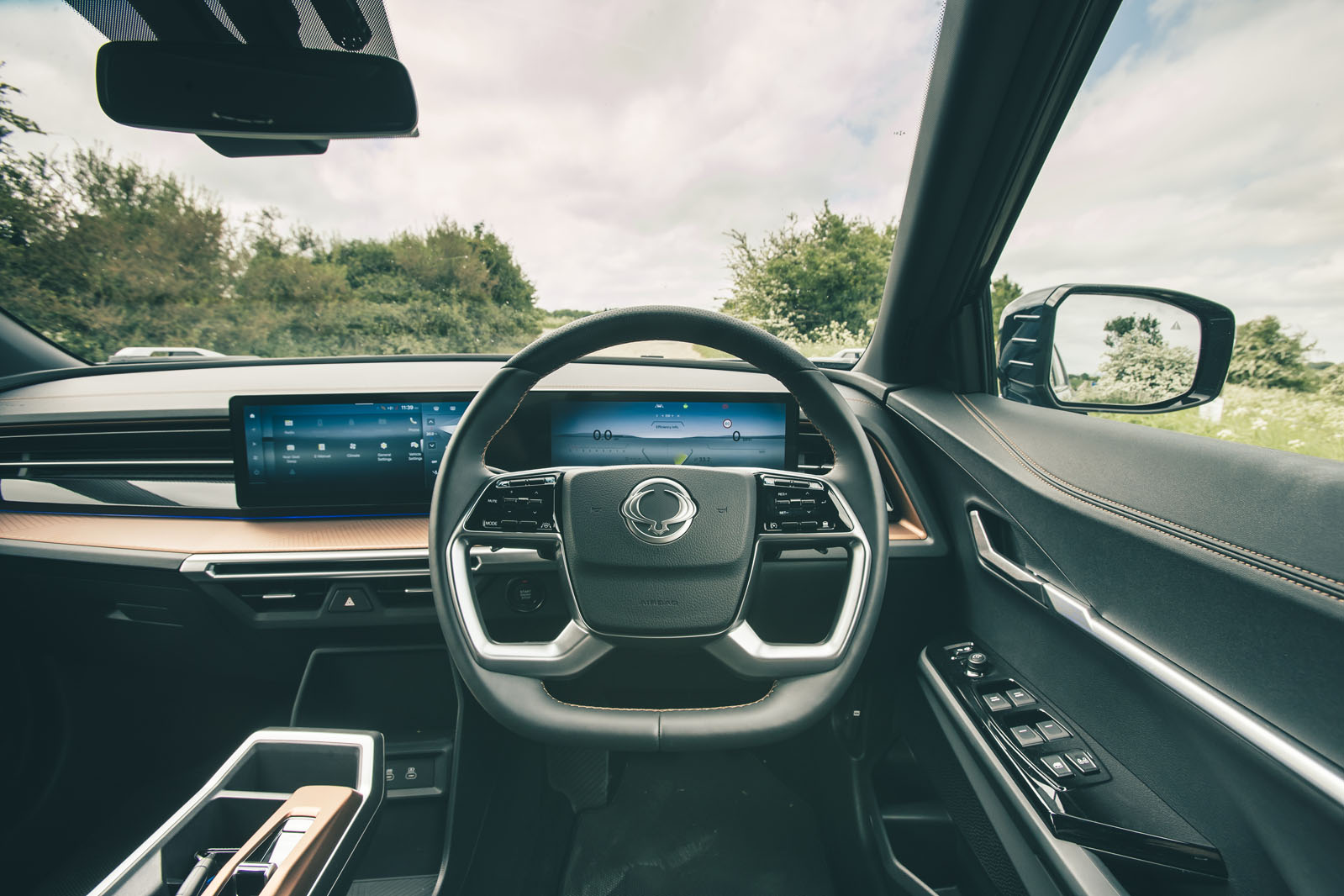 نمای داشبورد و کابین کی‌جی‌ام تورس ۲۰۲۶