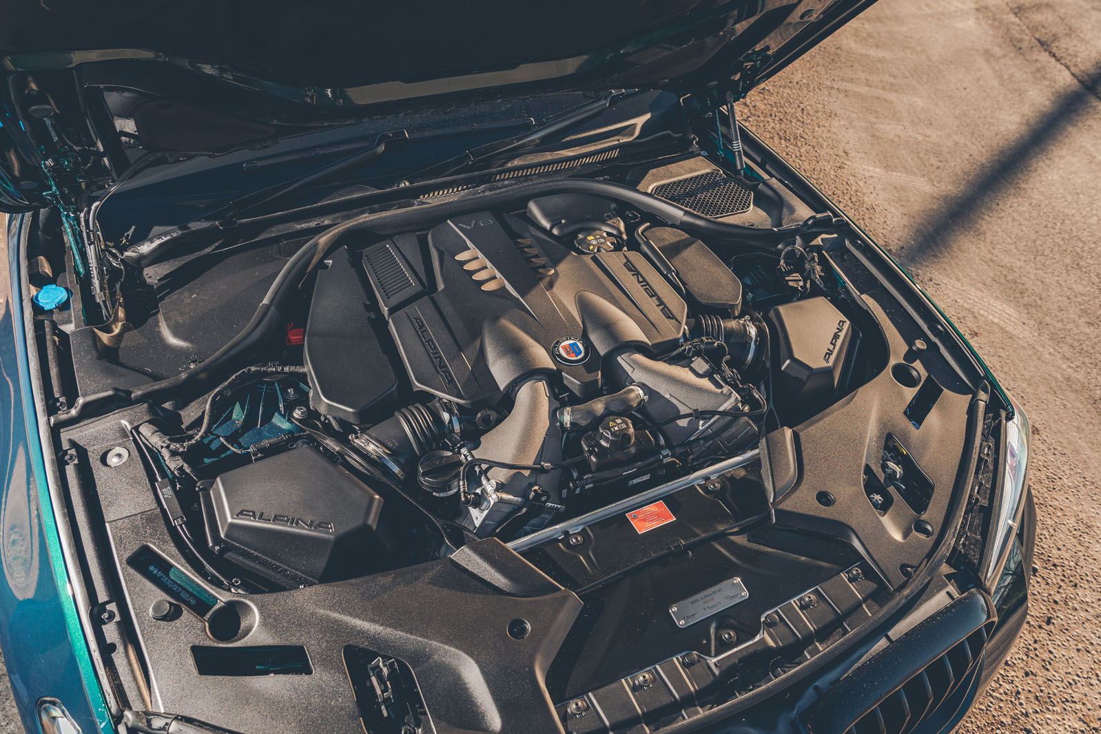 پیشرانه هشت سیلندر توئین توربو آلپینا b5 gt