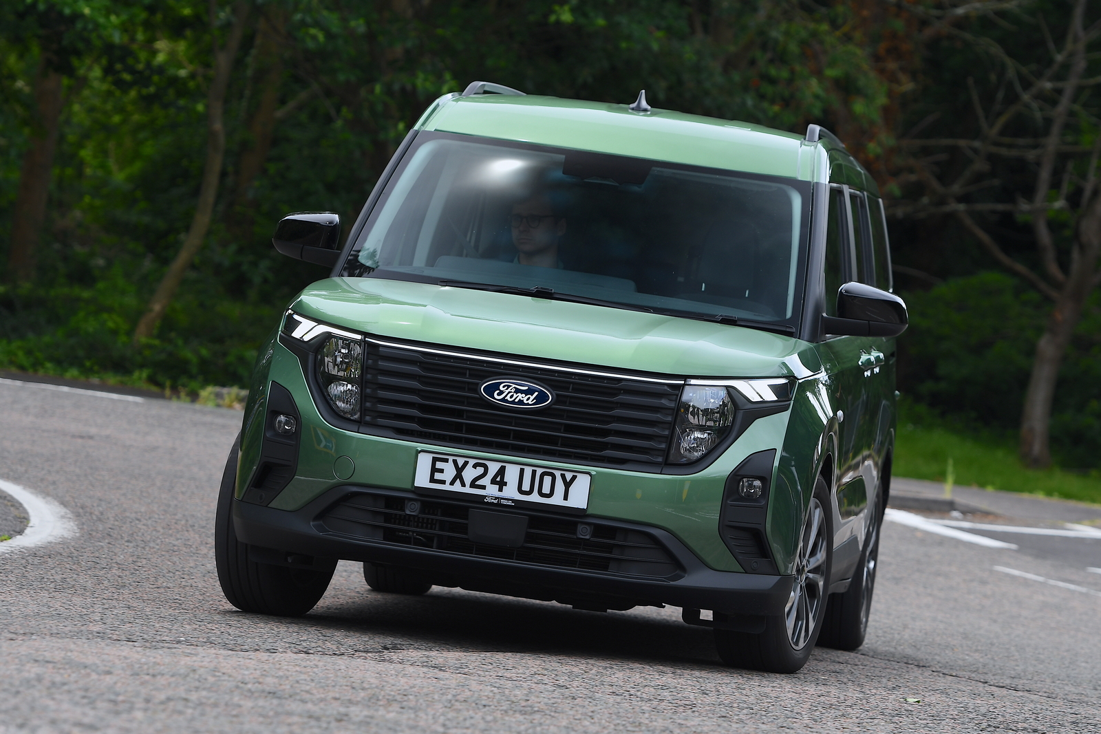 نمای جلو فورد تورنیو کوریر