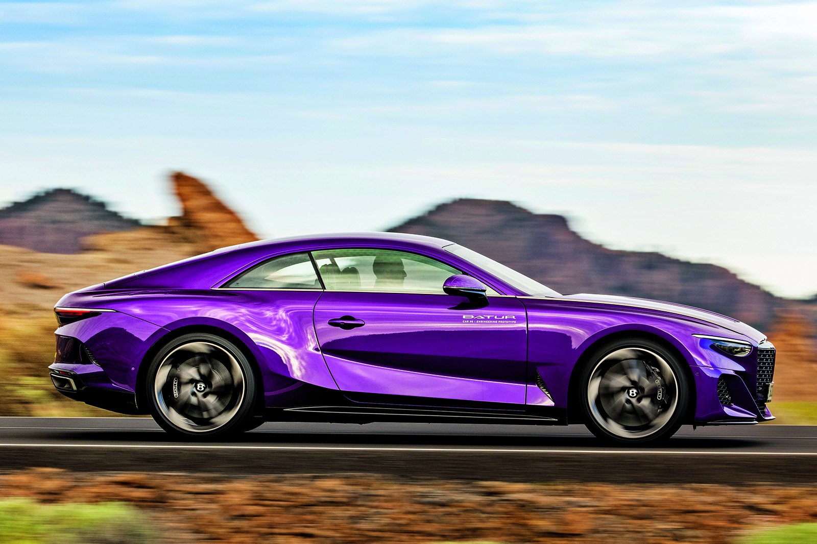 نمای جانبی بنتلی باتور با طراحی کشیده