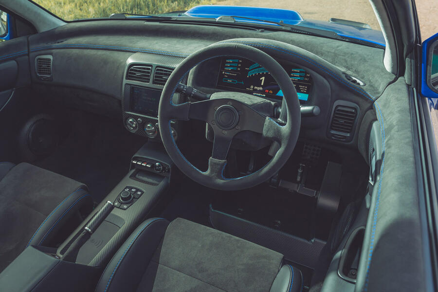 داشبورد و کابین پرودرایو پی 25 نمای داخلی داشبورد پرودرایو پی 25 با صفحه کیلومتر دیجیتال