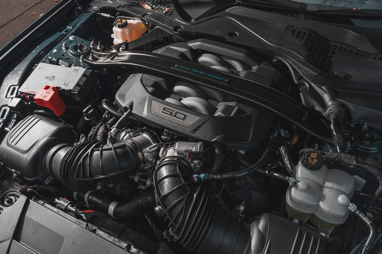 نمای موتور 8 سیلندر فورد موستانگ دارک هورس