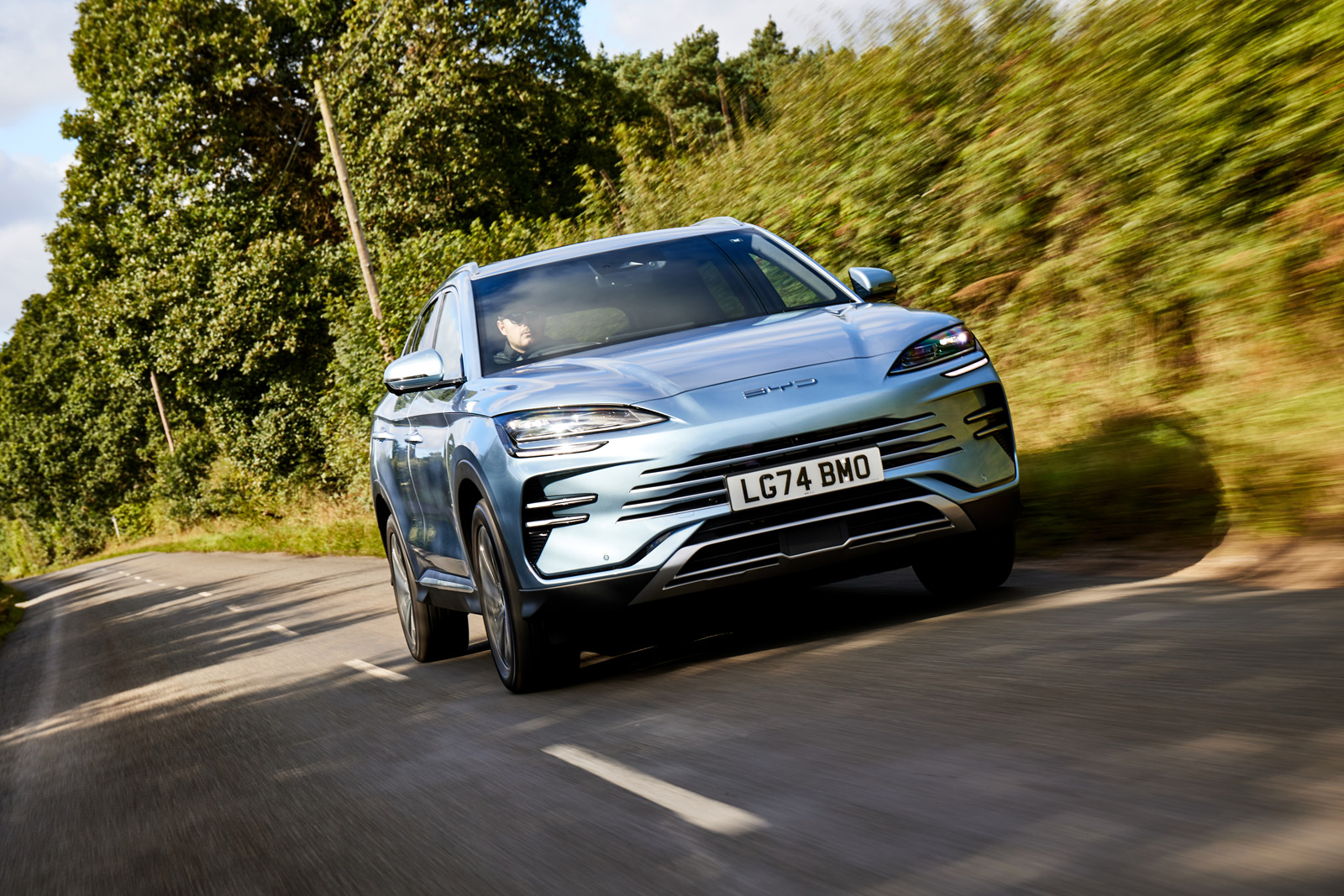 نمای جلو BYD Seal U DM-i در جاده