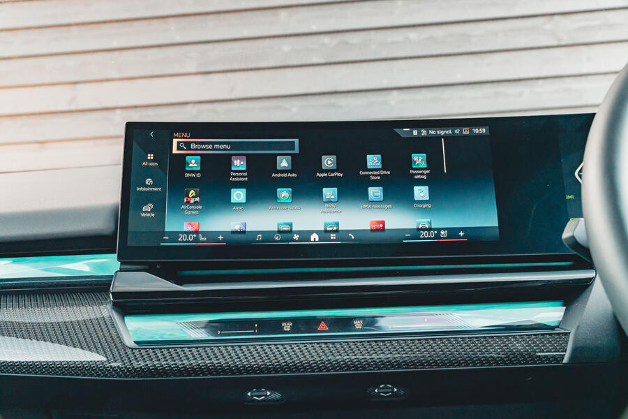 سیستم اینفوتینمنت و منوهای بی ام و i5