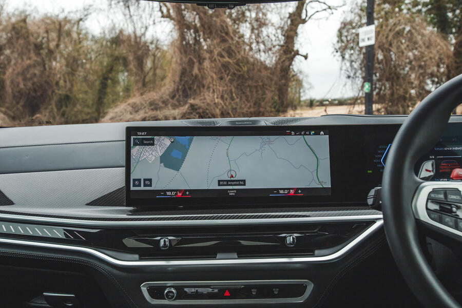 نمایشگر ناوبری و نقشه در بی ام و X6 M Competition