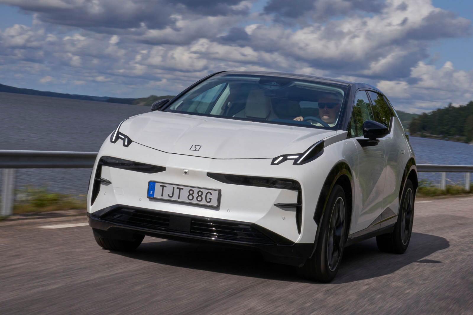 مصرف سوخت زیکر X