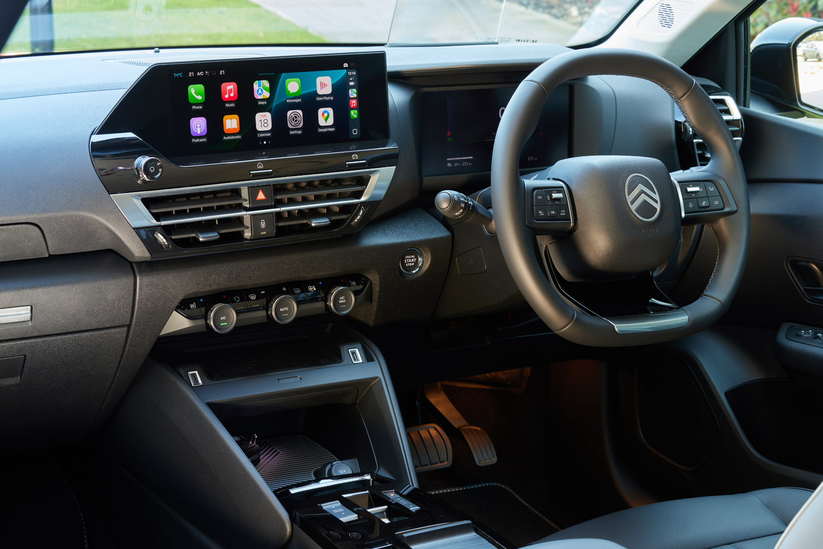 طراحی داشبورد سیتروئن e-C4 X 2025