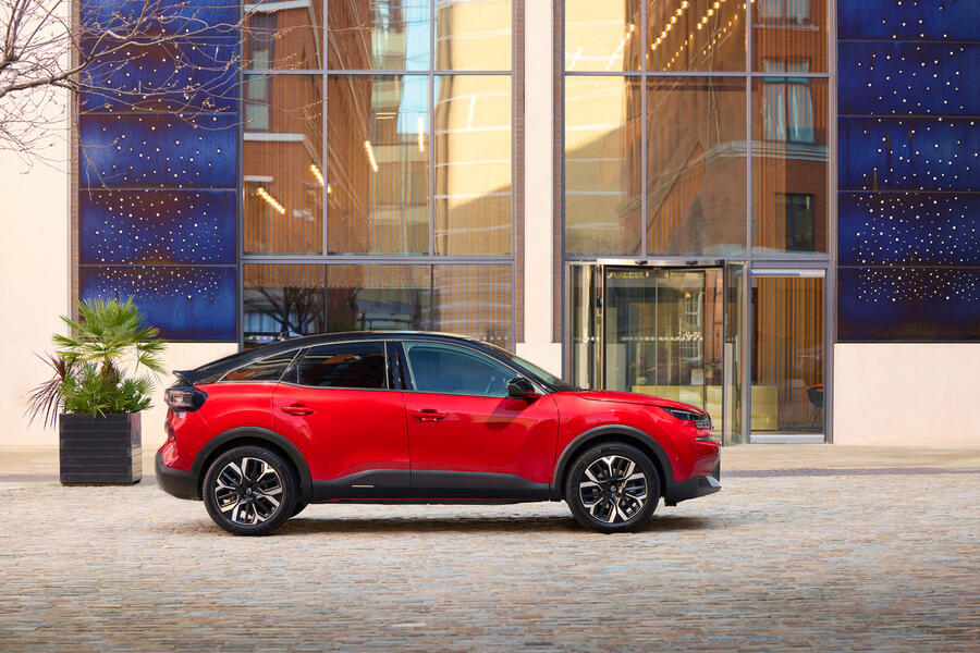 نمای کناری سیتروئن برقی 2025