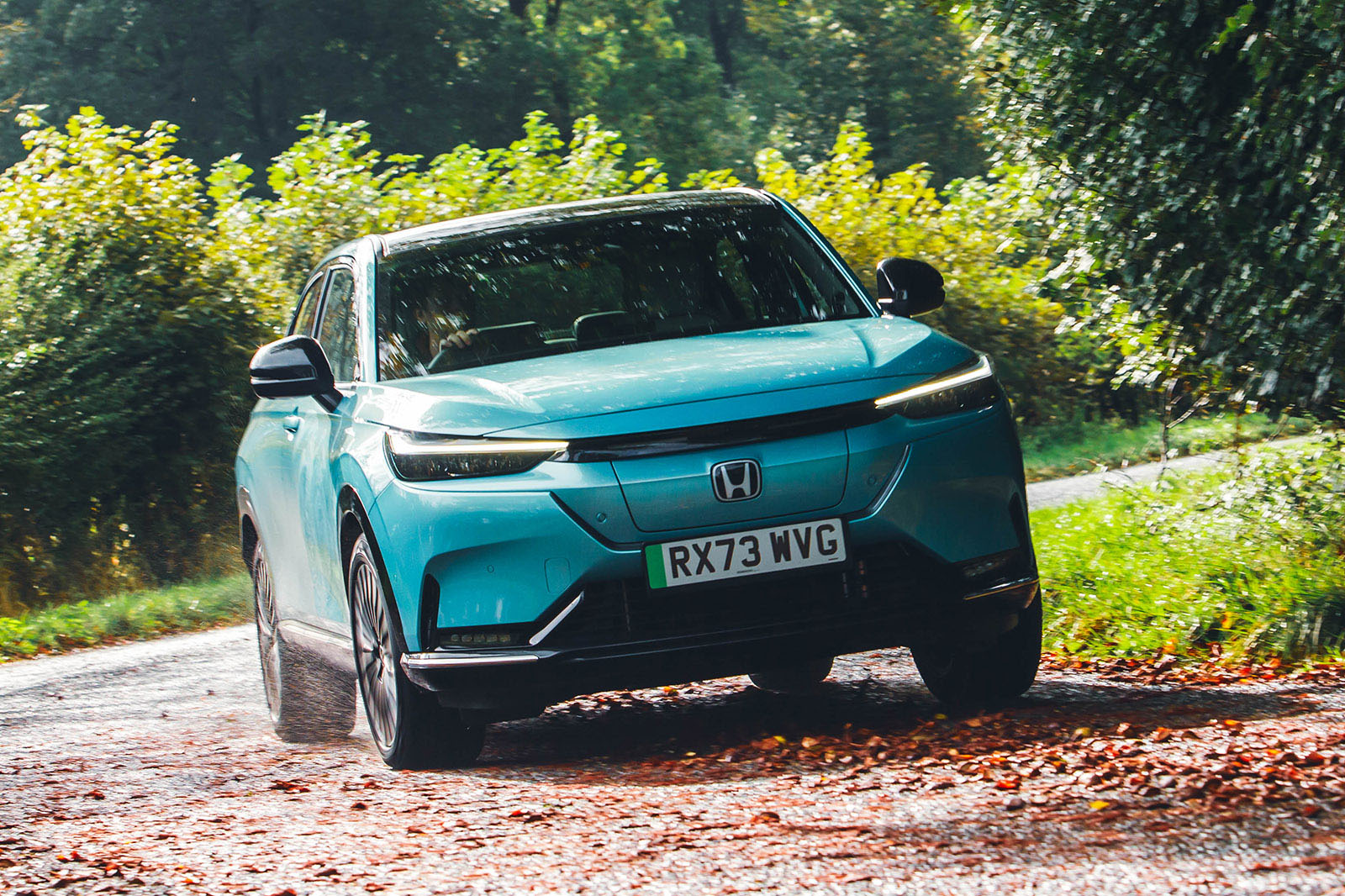 نمای عبور از پیچ در سرعت بالا