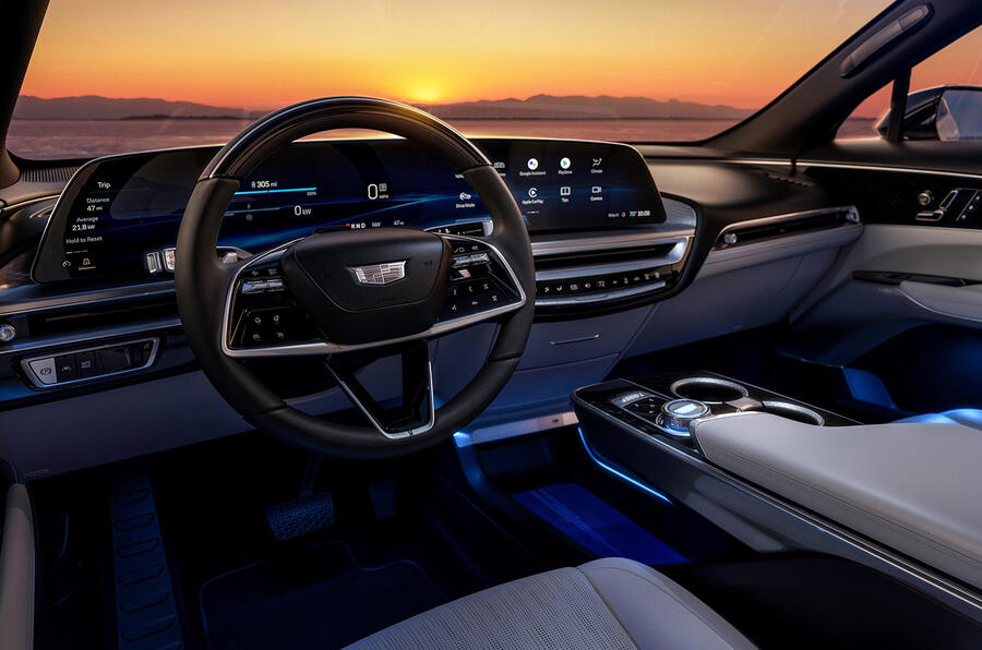 داشبورد کادیلاک لیریک با صفحه نمایش بزرگ