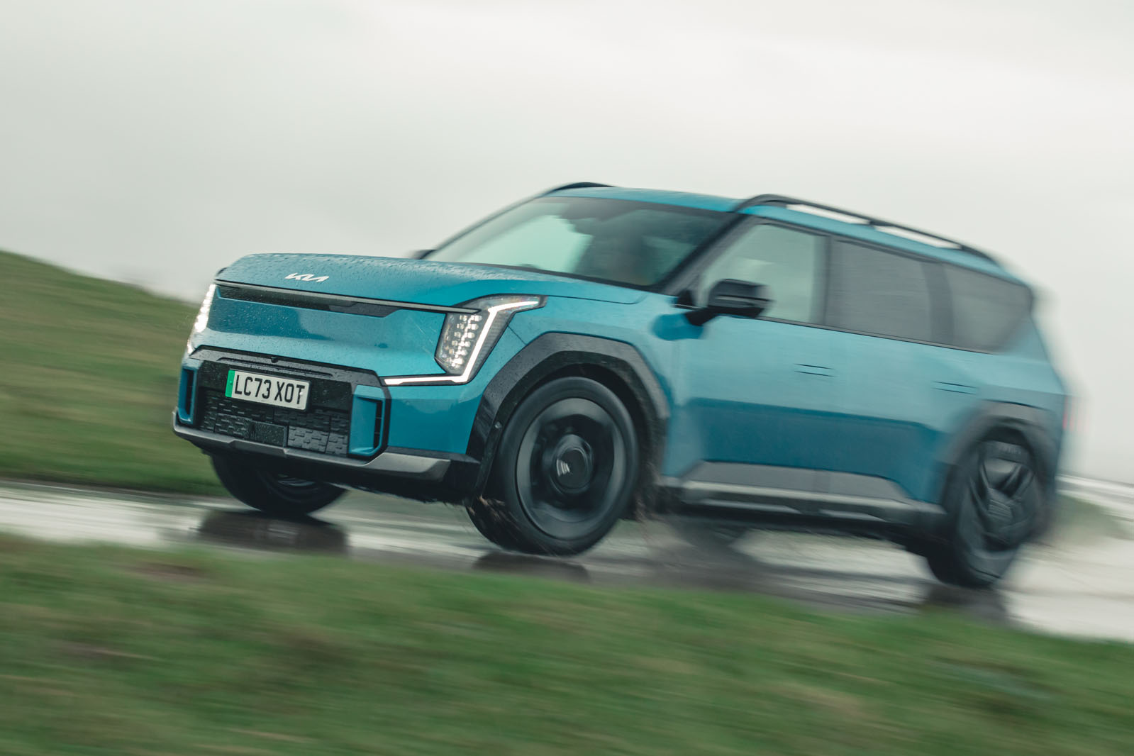 بررسی کیا EV9 مدل 2024 - نمای جانبی