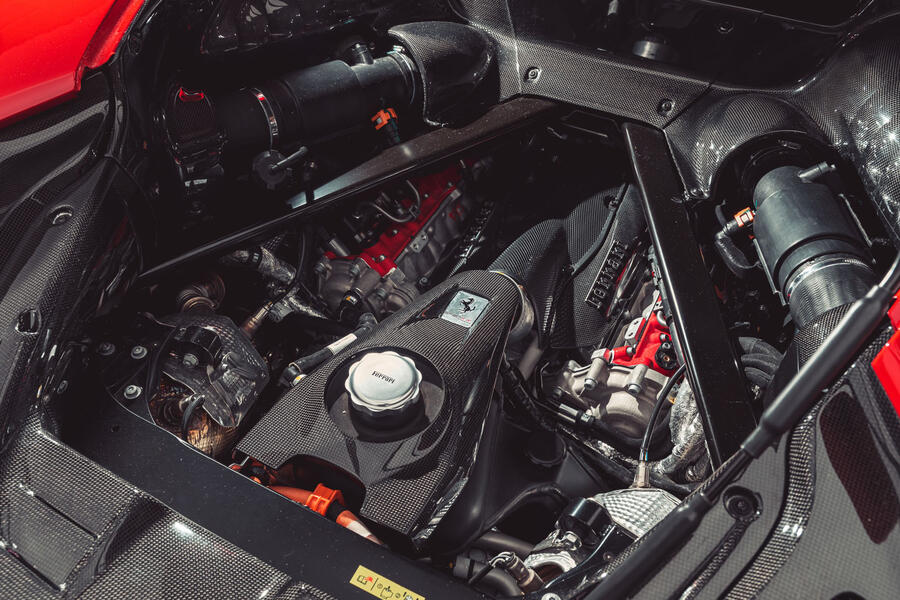 موتور قدرتمند هیبرید فراری SF90 XX با جزئیات عملکردی