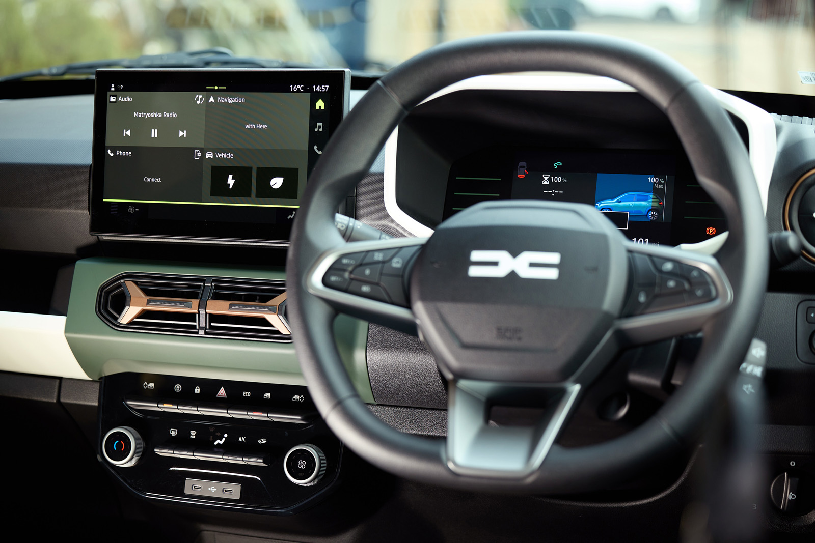 نمای داخلی جلوی داچیا اسپرینگ