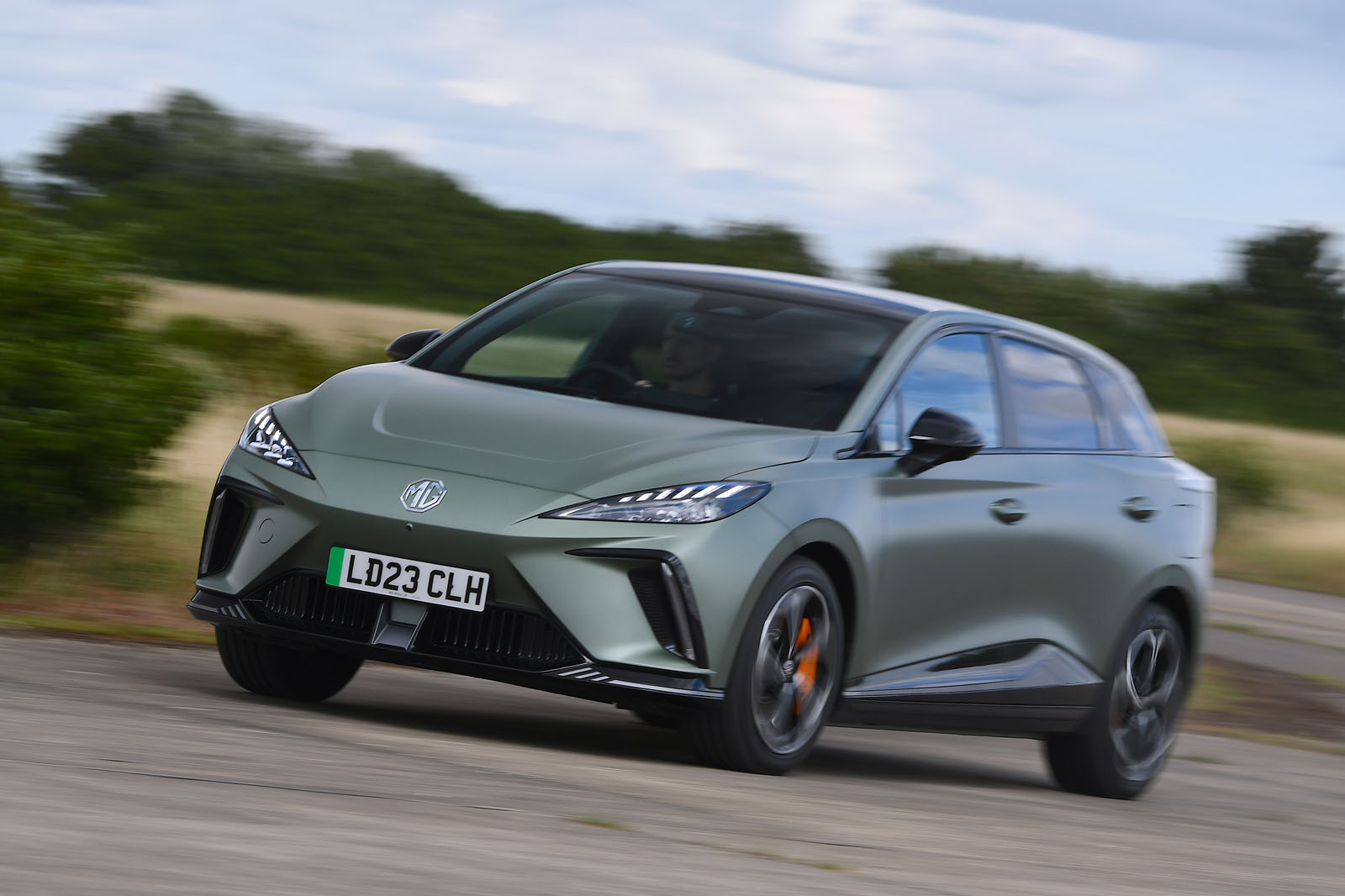 بررسی ام جی 4 ایکس پاور 2025 نمای گوشه جلو 8298