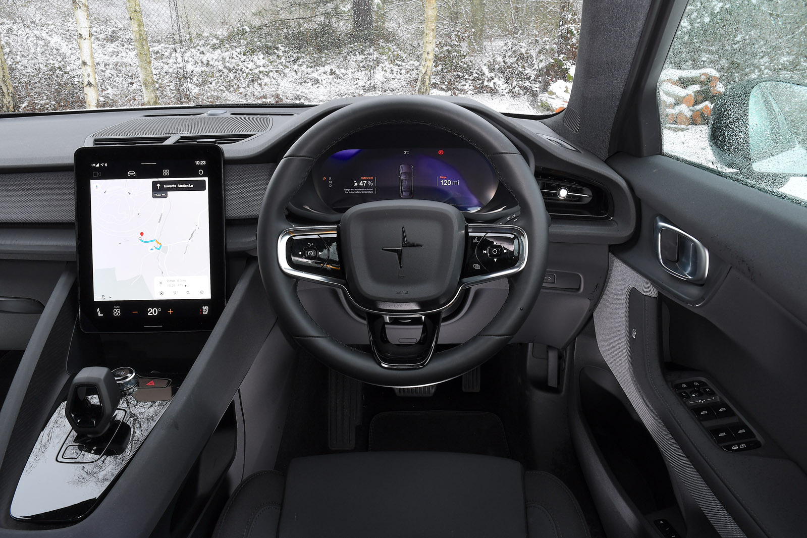 طراحی داشبورد مینیمال پولستار 2 BST 270